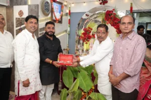 मुंबई में उद्योगपति सिंह बंधुओं ने समाजसेवी आशुतोष सिंह समेत पत्रकारों को किया सम्मानित