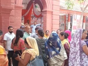 कलेक्ट्रेट में समूह सखियों का प्रदर्शन, 48 घंटे में मांगें पूरी न होने पर धरने की चेतावनी