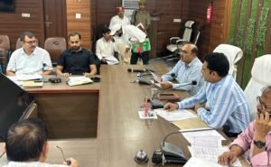 विधान परिषद चुनाव की तैयारियों को लेकर डीएम ने की बैठक, अधिकारियों को सौंपी जिम्मेदारी