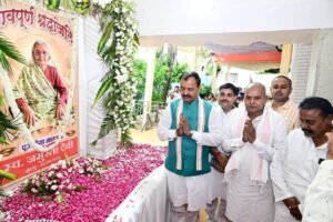 UP News: आजमगढ़ पहुंचे डिप्टी सीएम केशव मौर्य, विनोद राय की दिवंगत मां को दी श्रद्धांजलि; 2027 चुनाव को लेकर किया बड़ा दावा