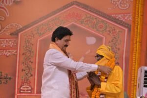 पति को पतन से बचा ले वही धर्मपत्नी : आचार्य शांतनु महाराज