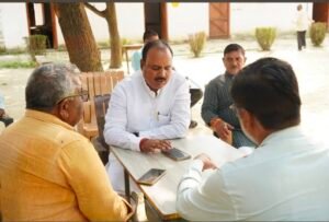 नहोरा इंटर कॉलेज में एमएलसी चुनाव को लेकर जनसंपर्क, भाजपा प्रत्याशियों के समर्थन में मतदान की अपील