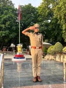 जौनपुर पुलिस लाइन में एएसपी सम्यक चौधरी ने परेड, अर्दली रूम और कार्यालयों का किया निरीक्षण