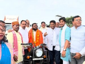 केराकत पहुंची वडनगर से वाराणसी तक युवा बाइक यात्रा