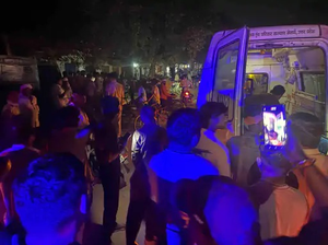 बाइक की टक्कर से पैदल जा रही 45 वर्षीय महिला घायल