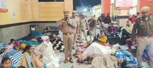 जौनपुर रेलवे स्टेशन पर पीईटी परीक्षार्थियों की सुरक्षा को लेकर जीआरपी अलर्ट