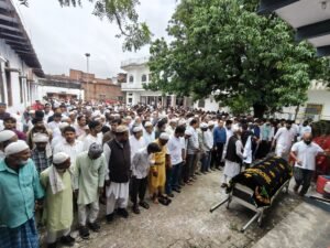 प्राचार्य के पिता की मिट्टी में उमड़ा जनसैलाब