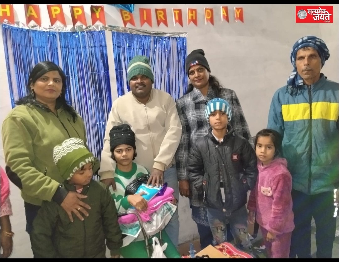 दिव्यांग बेटी फातिमा का घर पहुंचकर मनाया गया जन्मदिन, चेहरे पर आई मुस्कान
