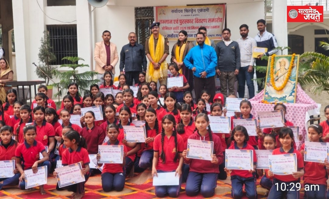 100 बहादुर बेटियों का मार्शल आर्ट ट्रेनिंग के दौरान मिशन वीरांगना ट्रस्ट से मिला सम्मान