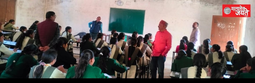 टी डी इंटर कालेज मे नैतिक खेल एंव शारीरिक शिक्षा की परीक्षा प्रधानाचार्य डाँ सत्यप्रकाश सिह ने परीक्षा का किया निरीक्षण