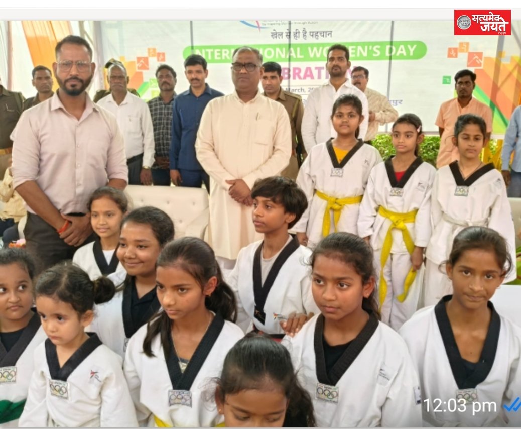 विश्व महिला दिवस के अवसर पर मंत्री गिरीशचन्द्र यादव ने खिलाडियो का किया सम्मान