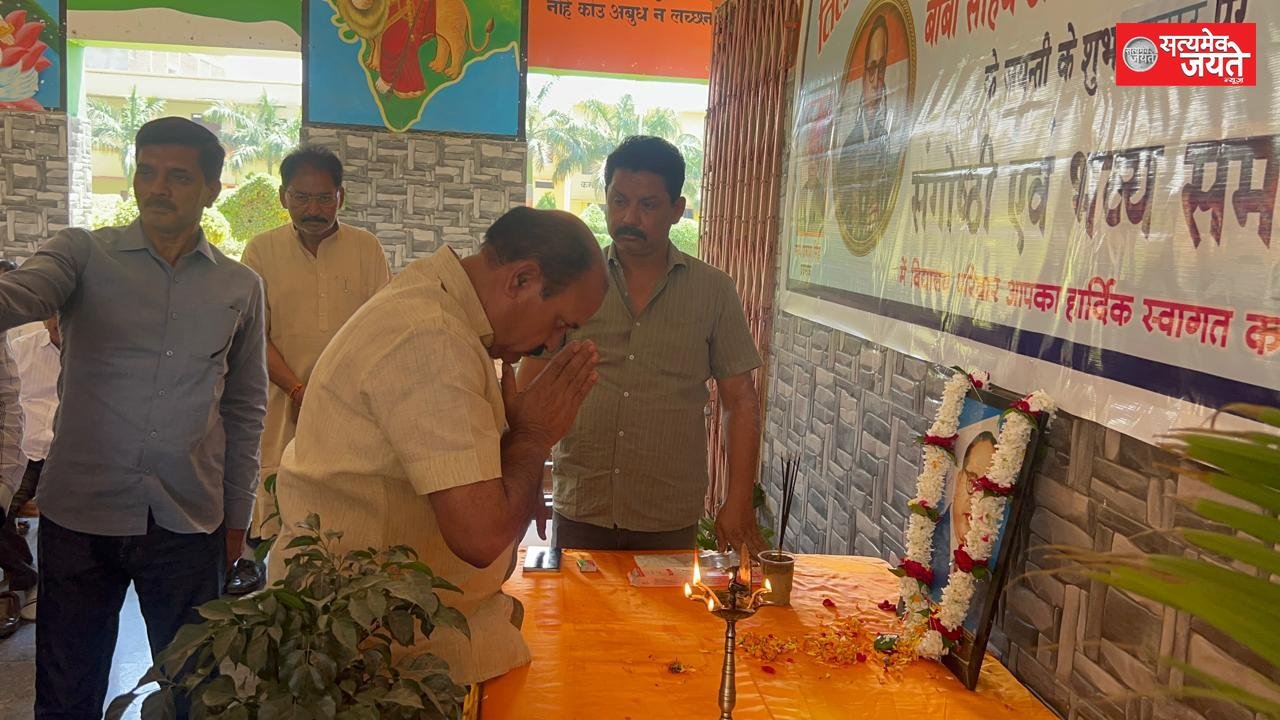 टी डी इटंर कालेज मे बाबा साहब डाँ भीमराव अम्बेडकर की जयंती पर संगोष्ठी एव भव्य समारोह का हुआ आयोजन प्रिसिपल डाँ सत्यप्रकाश सिह ने चित्र पर किया गया माल्यार्पण