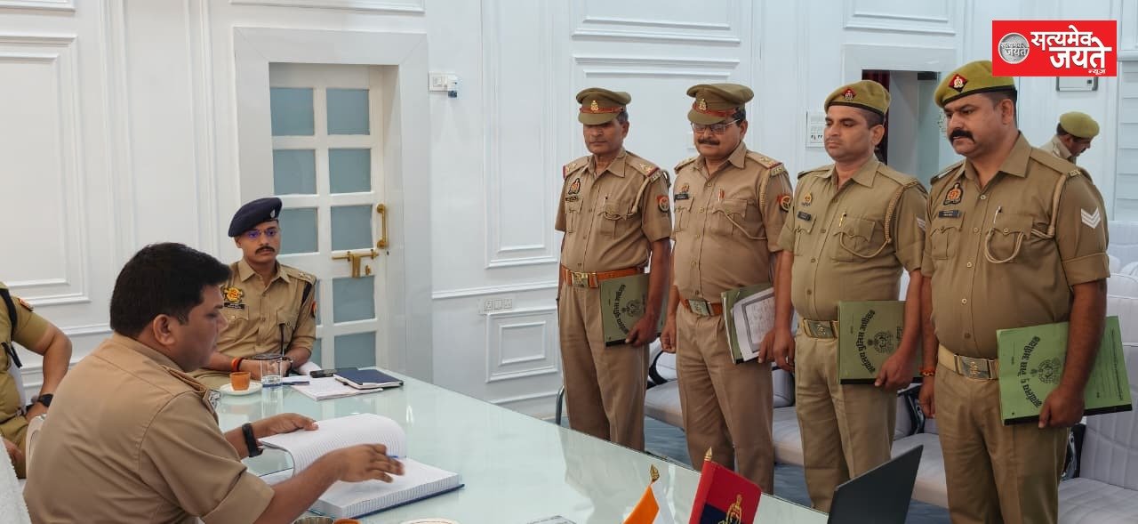 वरिष्ठ पुलिस अधीक्षक कुँवर अनुपम सिंह ने पुलिस आफिस के विभिन्न शाखाओं का किया साप्ताहिक निरीक्षण