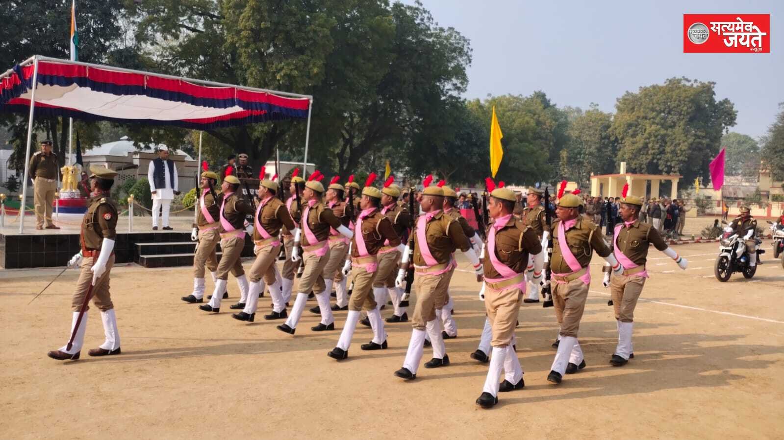 जौनपुर<br>पुलिस लाइन के परेड ग्राउंड में आज गणतंत्र दिवस की परेड का हुआ फाइनल रिहर्सल।