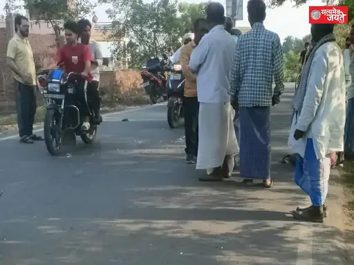 अकबरपुर मोड़ पर दो बाइकों की आमने-सामने टक्कर, दो लोग घायल