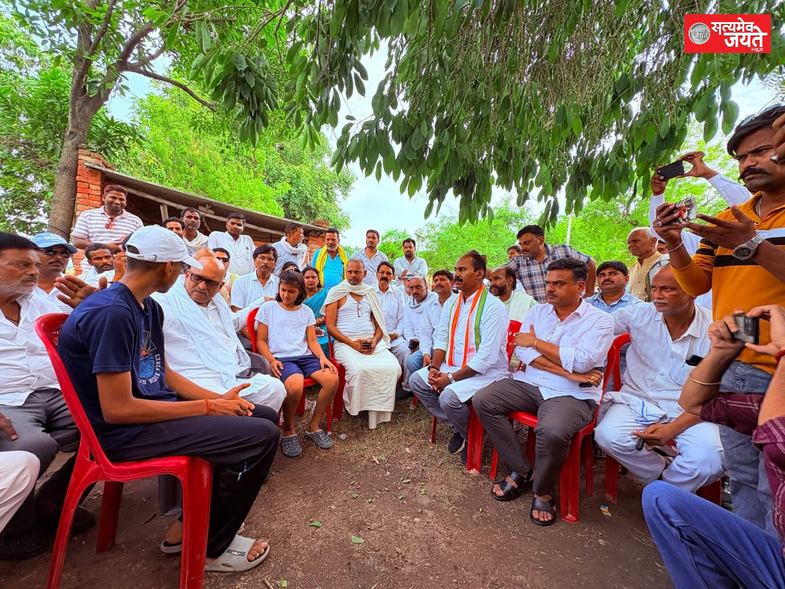जौनपुर पहुंचे यूपी कांग्रेस अध्यक्ष अजय राय, संदीप सिंह हत्याकांड पर परिजनों से मिलकर जताई संवेदना
