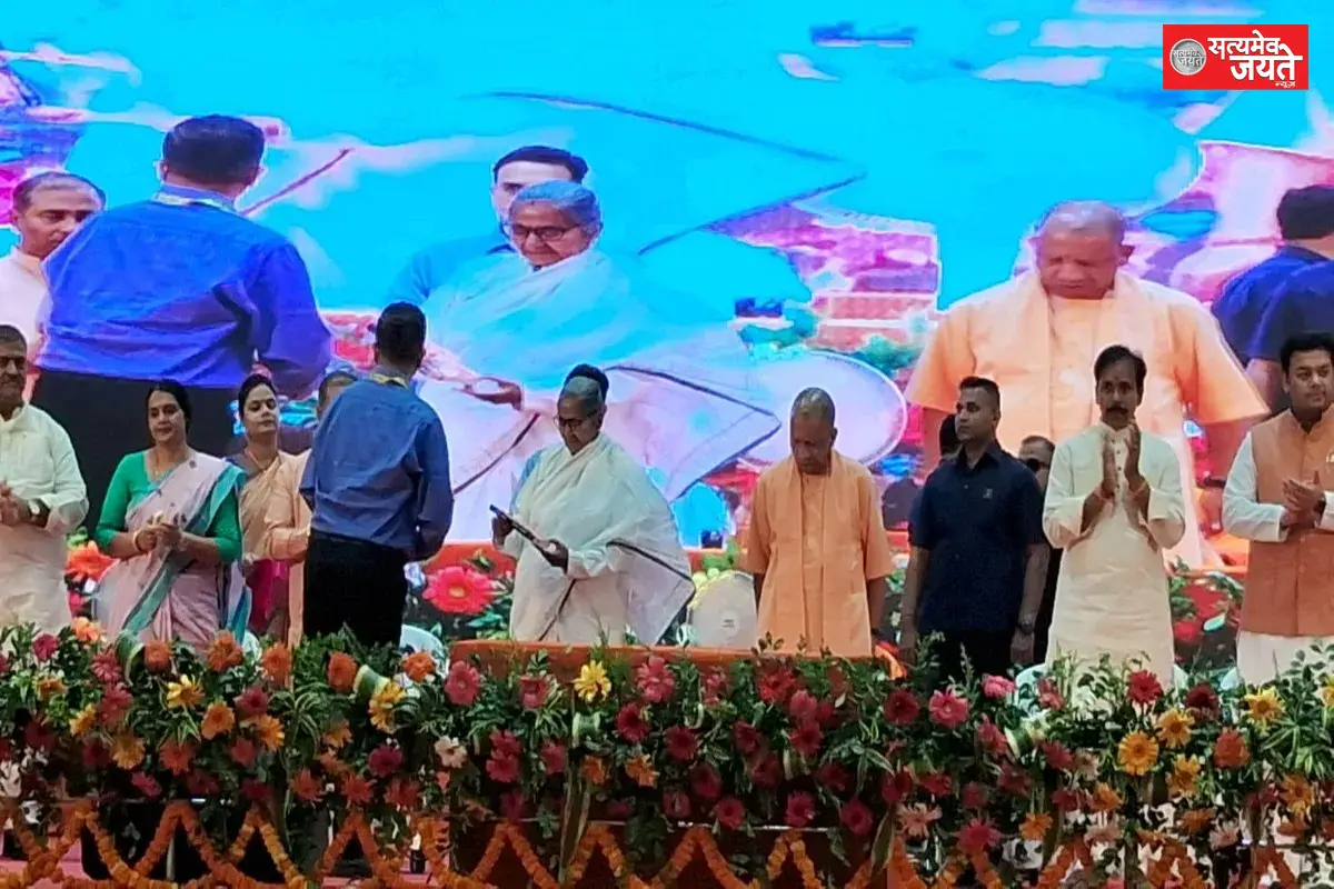 वाराणसी से मुख्यमंत्री शिक्षक कैशलेस चिकित्सा योजना का शुभारंभ