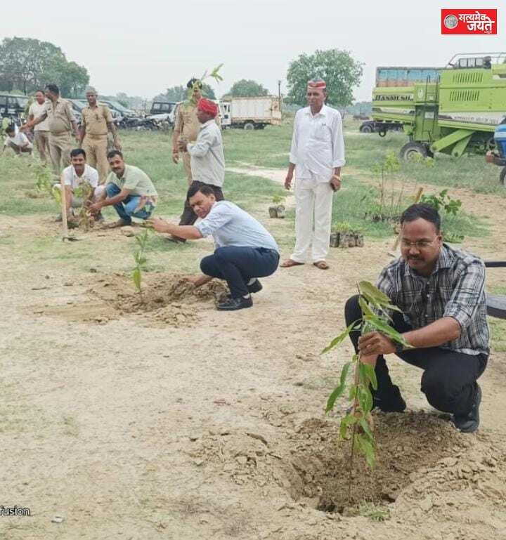 सुरेरी थाना बना हरियाली की मिसाल, एक दिन में लगाए गए 900 पौधे