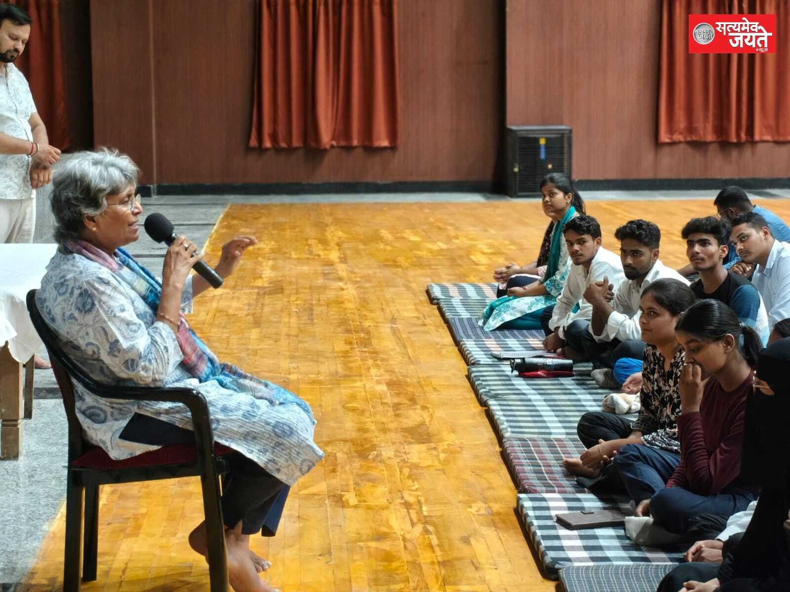अनुशासन से ही बनता है श्रेष्ठ व्यक्तित्व : कुलपति प्रो. वंदना सिंह