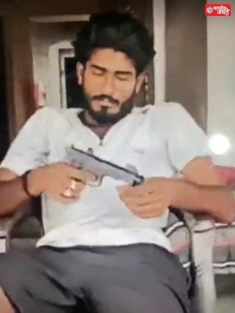 पिस्टल से फायरिंग का वीडियो वायरल, जलालपुर पुलिस ने युवक पर दर्ज किया मुकदमा