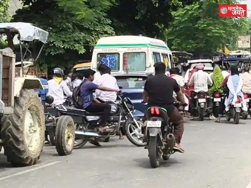 सेंट थॉमस चौराहे पर जाम से जूझते स्कूली बच्चे, सुरक्षा इंतजाम नाकाफी