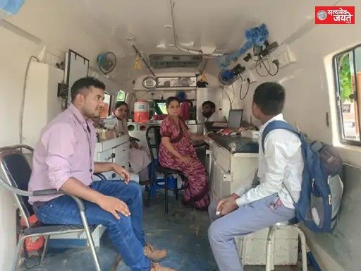 मोबाइल मेडिकल यूनिट ने गांव में लगाया शिविर, 55 मरीजों का किया उपचार
