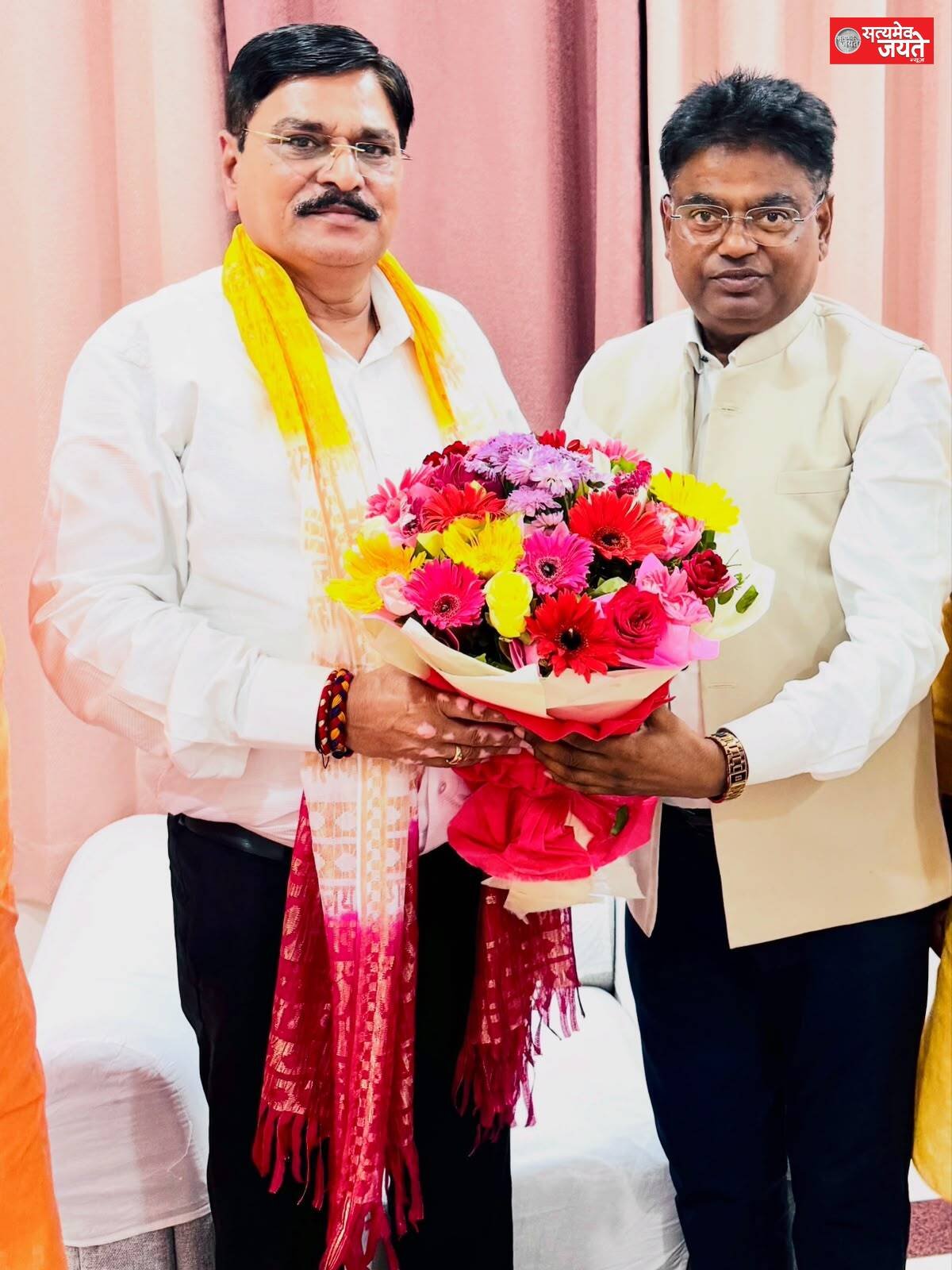 डॉ. विनोद कन्नौजिया ने जगदीश पटेल को दी बधाई