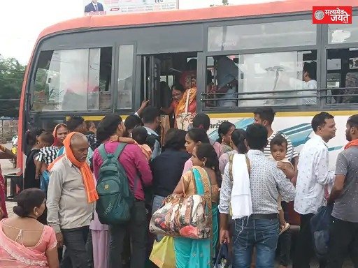 रक्षाबंधन पर महिलाओं के लिए मुफ्त बस यात्रा, जौनपुर रोडवेज पर उमड़ी भीड़