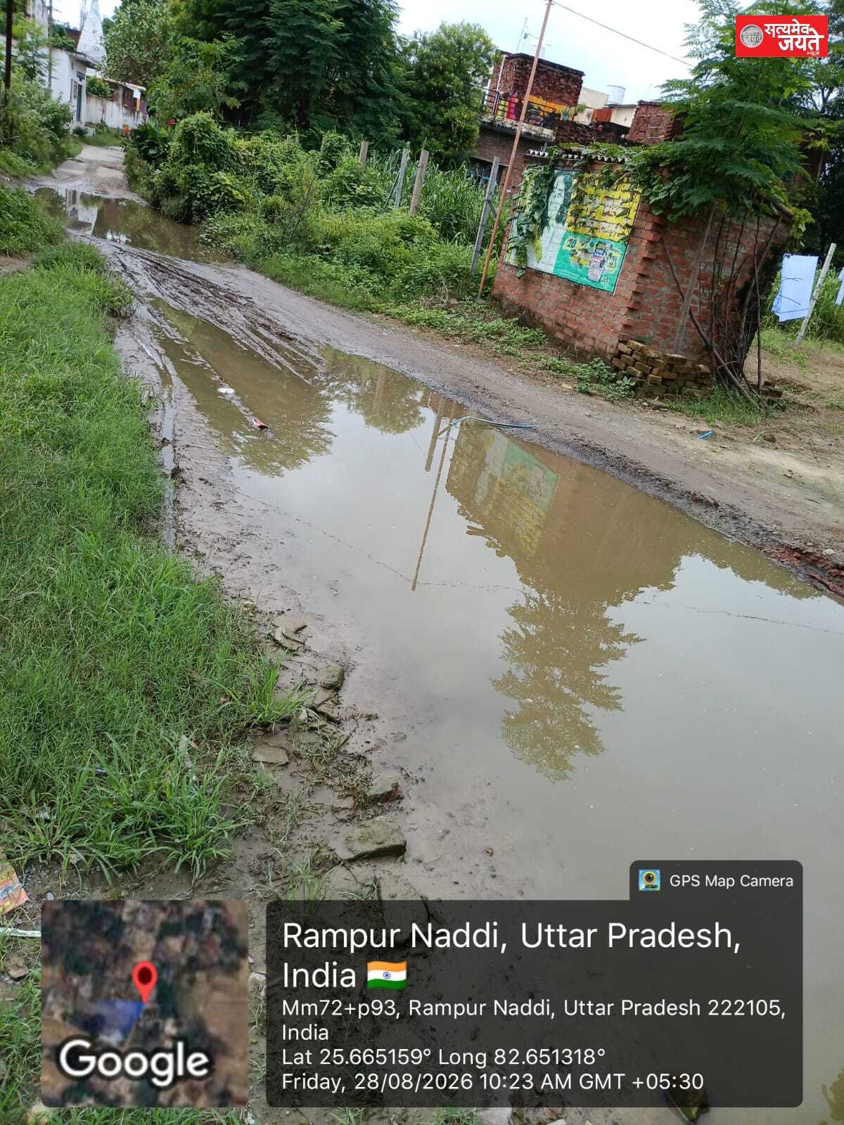 रामपुर नद्दी बाजार से भगवती माता मंदिर के बीच सड़क पर जलजमाव