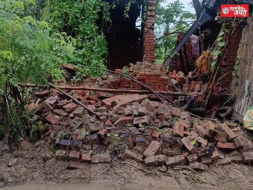 मीरगंज में बारिश से कच्चे मकान का बरामदा ढहा, बाल-बाल बचा परिवार