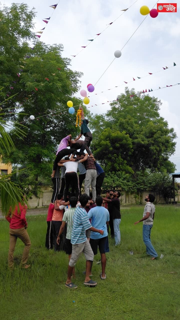 एकजुटता और निरंतर कर्म से लक्ष्य की प्राप्ति : कुलपति