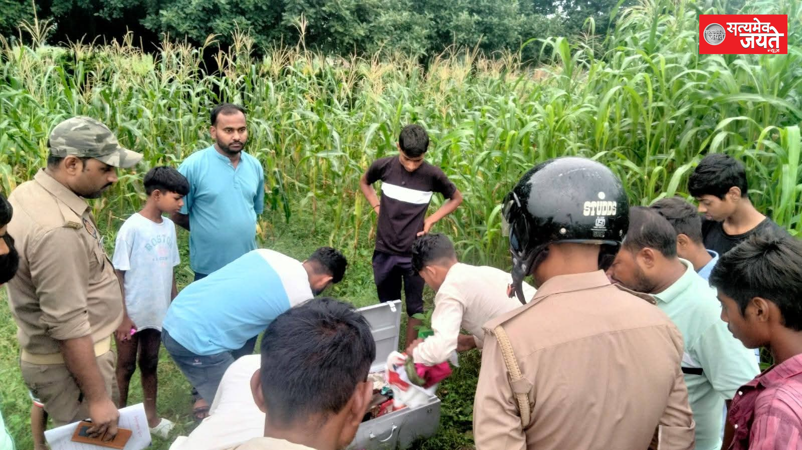 छत के रास्ते घर में घुसकर नकदी सहित लाखों के आभूषणों पर चोरों ने हाथ साफ किया।