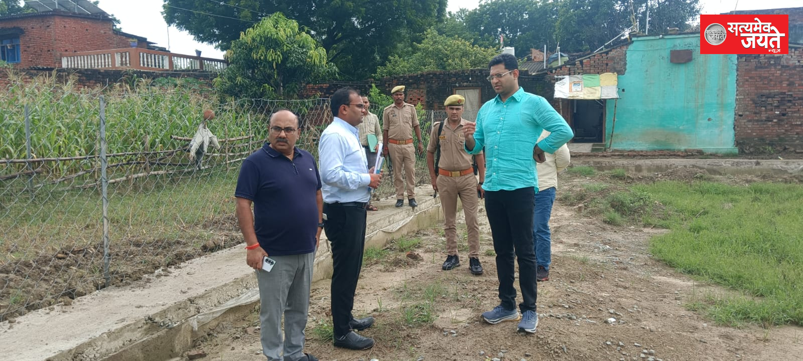 नगर पंचायत कचगांव में विकास कार्यों का जिलाधिकारी ने किया औचक निरीक्षण