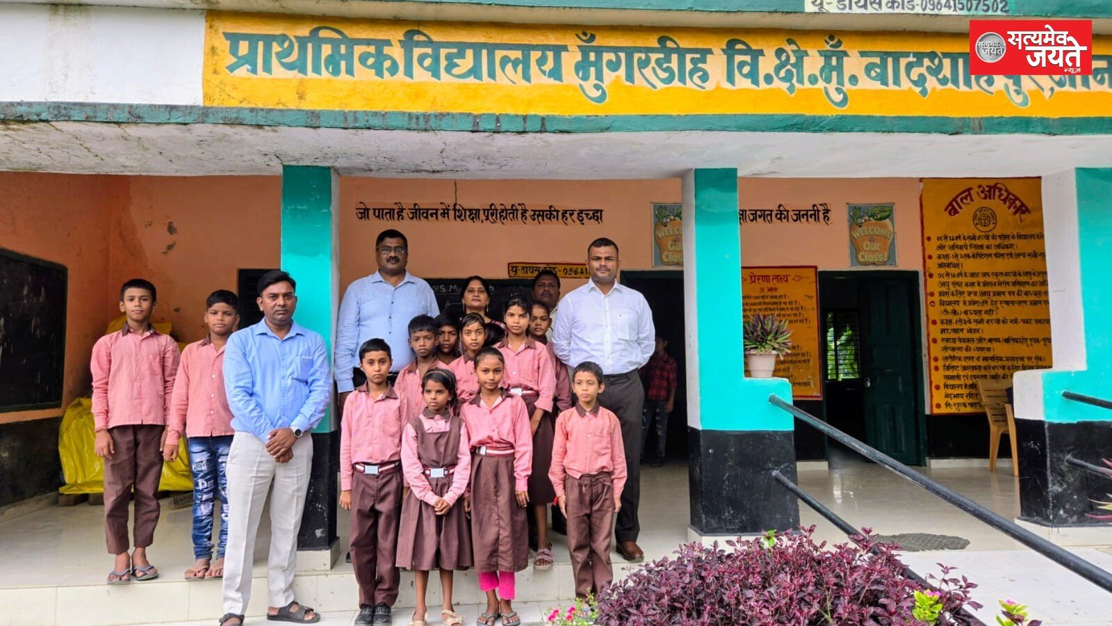 प्राथमिक विद्यालय नौवाड़ाडीह में औचक निरीक्षण, दो शिक्षक अनुपस्थित मिले