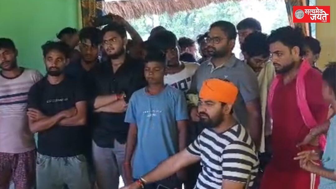 खेल मैदान की मांग को लेकर लामबंद हुए कुछमुछ गांव के युवा