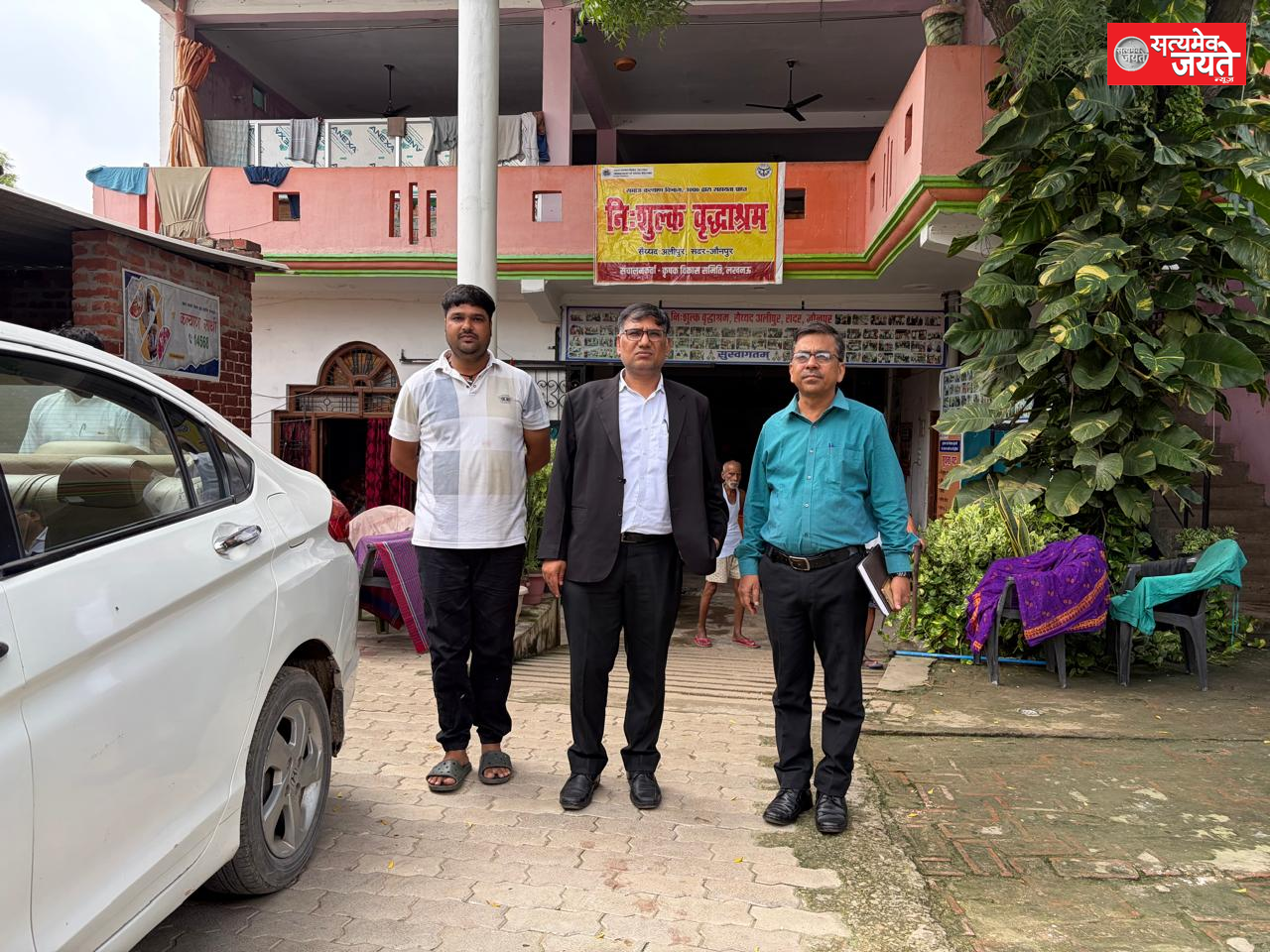 वृद्धाश्रम का औचक निरीक्षण कर बुजुर्गों की समस्याएं जानीं