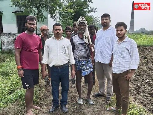 सिरौली में स्कूल जाने वाले रास्ते की सफाई, बच्चों को मिली राहत