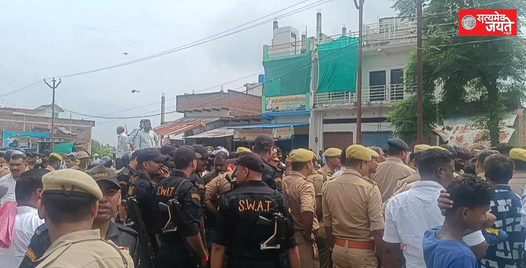 लोहे की सरिया से हमला कर युवक की हत्या, शव सड़क पर रखकर लगाया जाम
