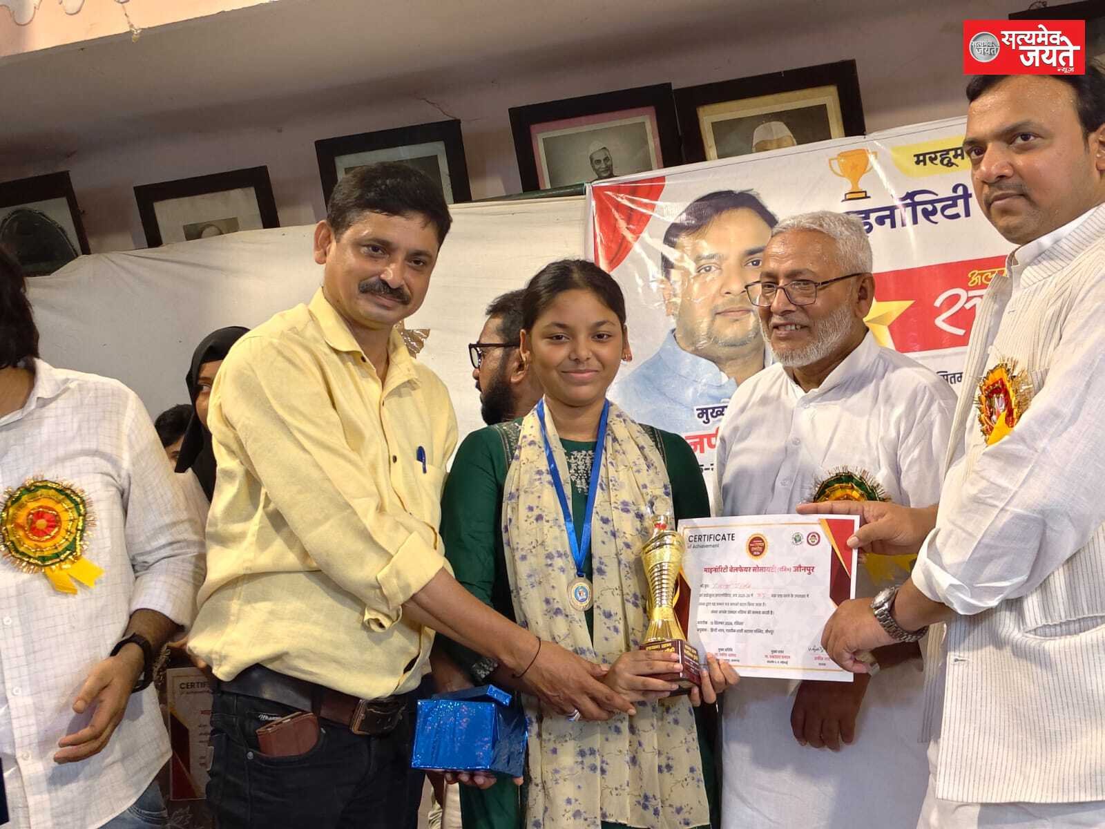 मेधावी छात्रों को किया गया सम्मानित, 240 विद्यार्थियों को मिला मेडल और प्रशस्ति पत्र