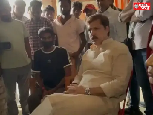 विशाल यादव के घर पहुंचे पूर्व सांसद धनंजय सिंह, परिजनों से मिलकर बंधाया ढांढस
