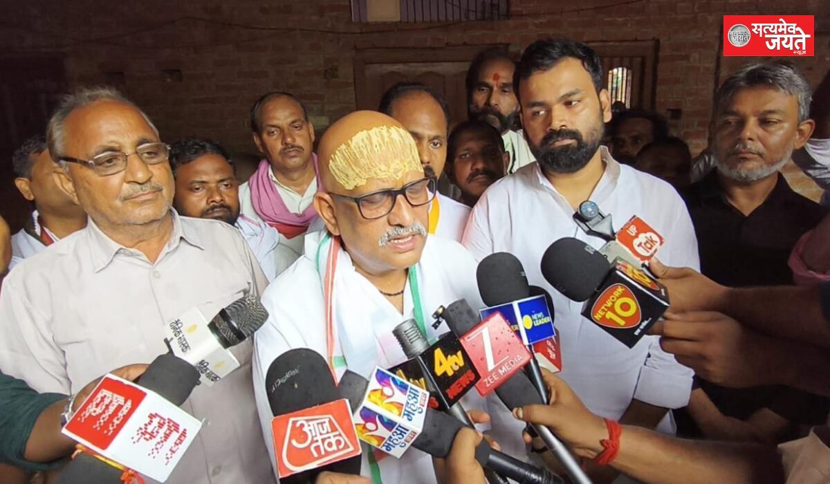अजय राय ने मृत विशाल यादव के परिजनों से की मुलाकात, बोले- अपराधियों को हर हाल में मिले सजा