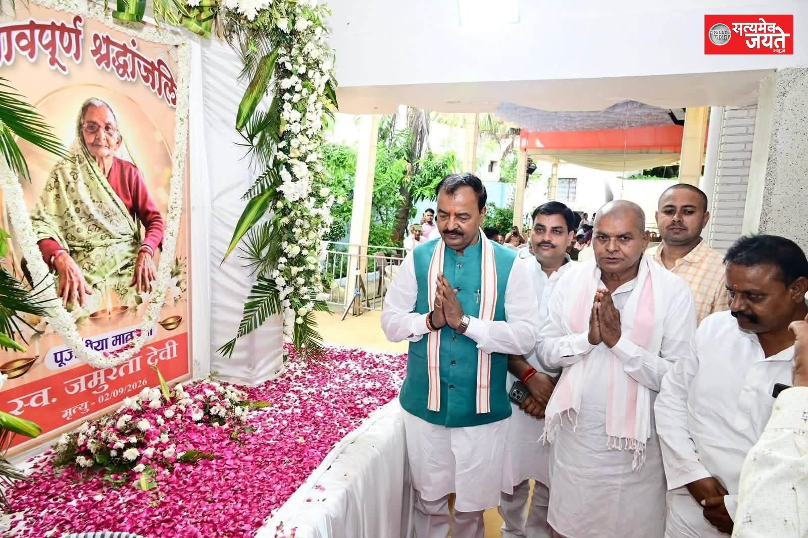 UP News: आजमगढ़ पहुंचे डिप्टी सीएम केशव मौर्य, विनोद राय की दिवंगत मां को दी श्रद्धांजलि; 2027 चुनाव को लेकर किया बड़ा दावा