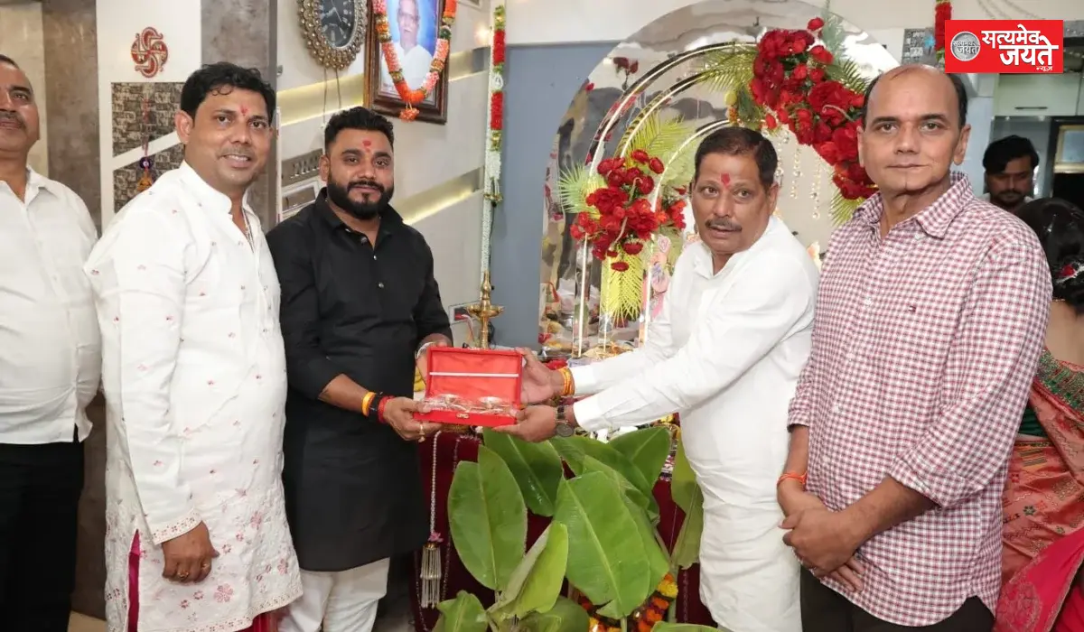 मुंबई में उद्योगपति सिंह बंधुओं ने समाजसेवी आशुतोष सिंह समेत पत्रकारों को किया सम्मानित