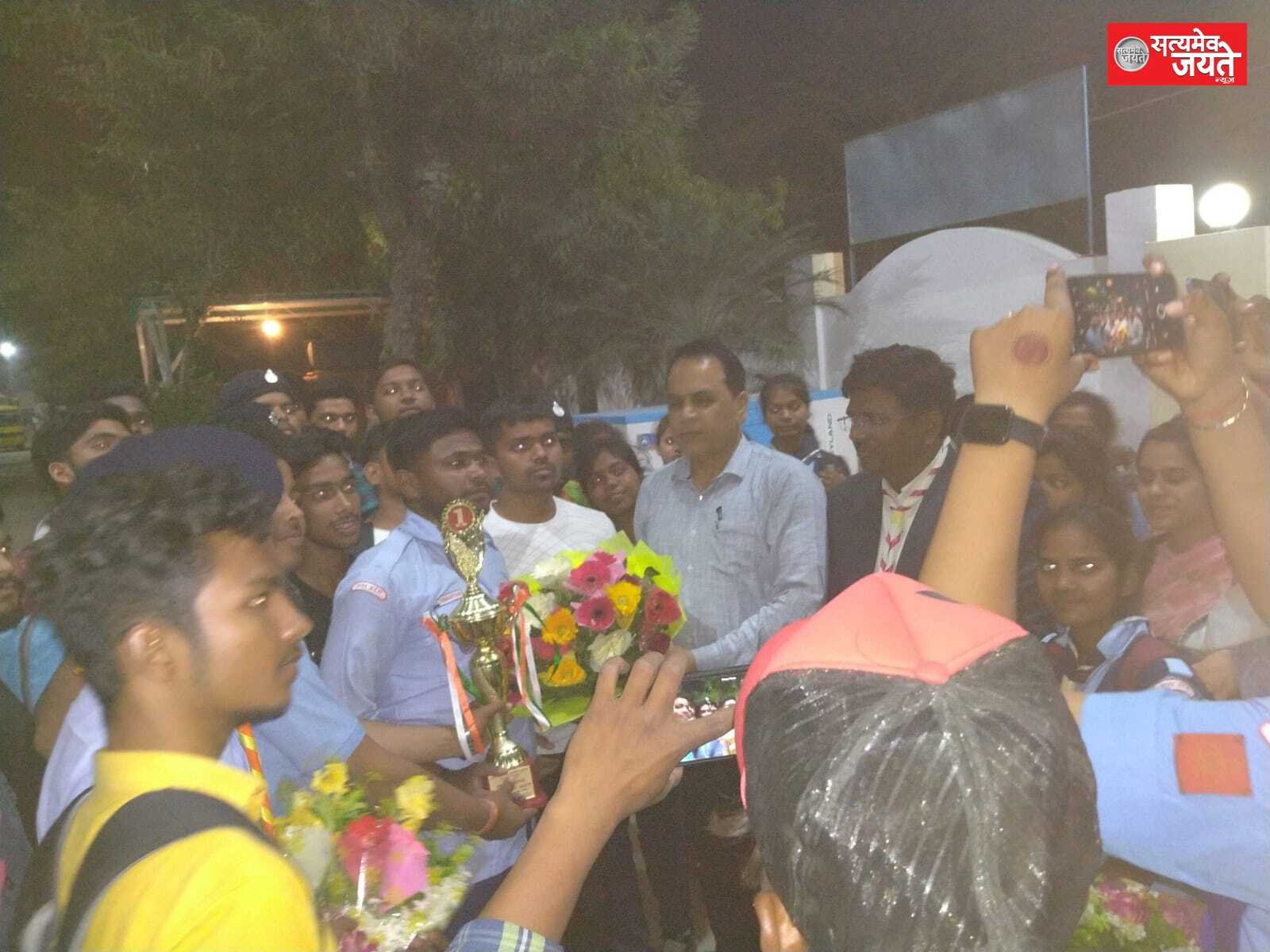 <em>मोहम्मद हसन पीजी कॉलेज का रोवर्स रेंजर्स समागम में रहा दबदबा प्रथम स्थान मिला</em>
