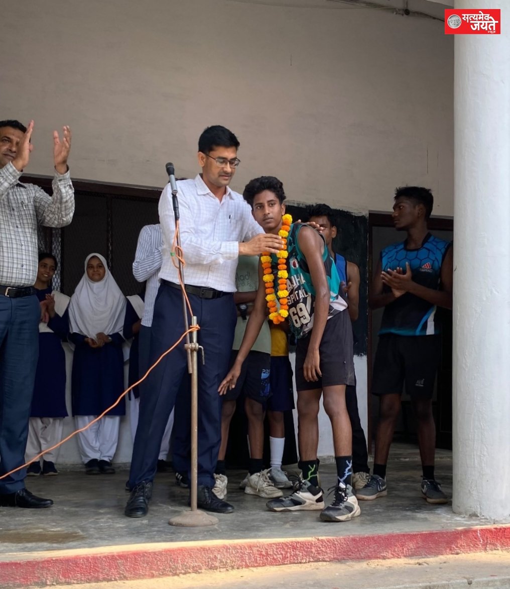 प्रदेश स्तरीय माध्यमिक विद्यालयी बास्केटबॉल प्रतियोगिता में वाराणसी मंडल की टीम प्रथम, आकाश सोनकर ने विद्यालय का नाम रोशन किया