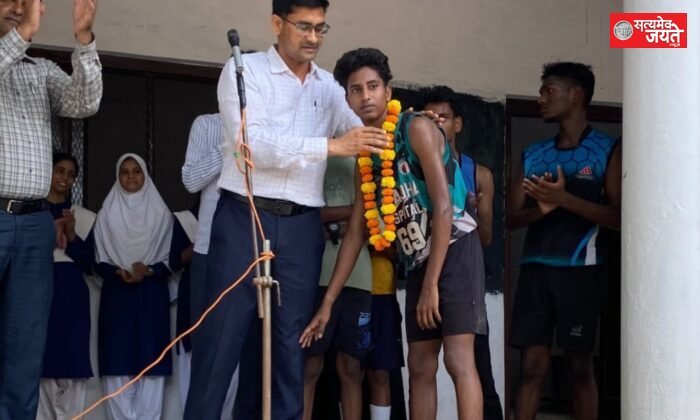 प्रदेश स्तरीय माध्यमिक विद्यालयी बास्केटबॉल प्रतियोगिता में वाराणसी मंडल की टीम प्रथम, आकाश सोनकर ने विद्यालय का नाम रोशन किया