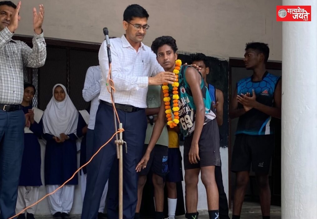 प्रदेश स्तरीय माध्यमिक विद्यालयी बास्केटबॉल प्रतियोगिता में वाराणसी मंडल की टीम प्रथम, आकाश सोनकर ने विद्यालय का नाम रोशन किया