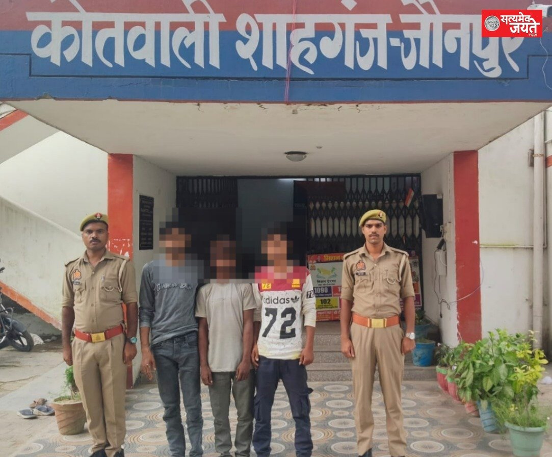 गैंगस्टर एक्ट में वांछित तीन आरोपी गिरफ्तार