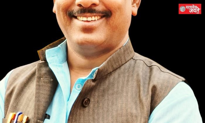 शाही किले का नाम बदलना ऐतिहासिक विरासत से खिलवाड़ : आरिफ हबीब