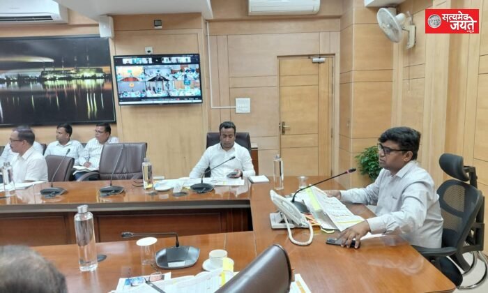 बिजली व्यवस्था की पहली समीक्षा बैठक, फीडरवार निगरानी और राजस्व वसूली पर जोर